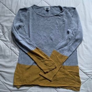 Old Navy women's colorblock gray and mustard yellow sweater, size medium